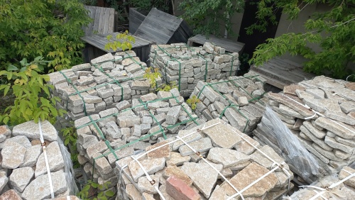 Гранитный плитняк галтованный для мощения купить в Нижних Сергах