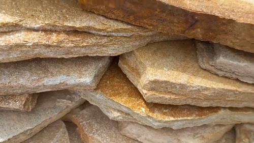 Плитняк златолит жёлтый золотистый для отмостки купить в Нижних Сергах