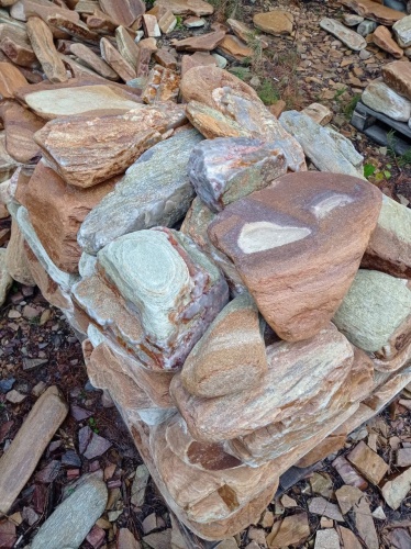 Златолит жёлтый, жёлто-зелёный глыбки и валуны для ланшафтного дизайна купить в Нижних Сергах