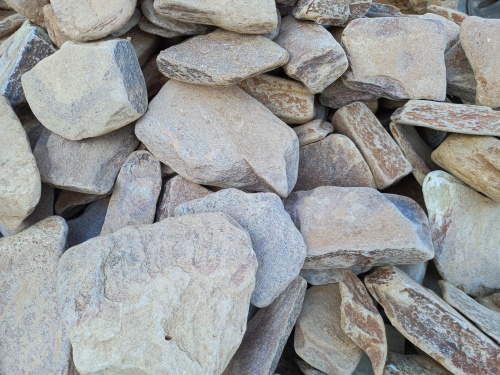 Златолит жёлтый, жёлто-зелёный глыбки и валуны для ланшафтного дизайна купить в Нижних Сергах