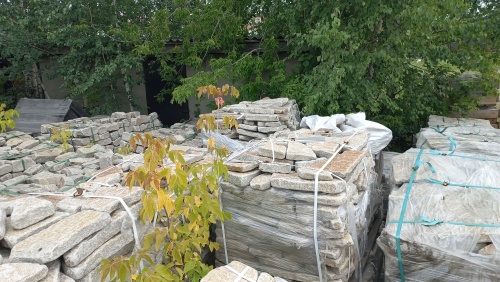 Плитняк галтованный гранитный для ландшафтного дизайна купить в Нижних Сергах