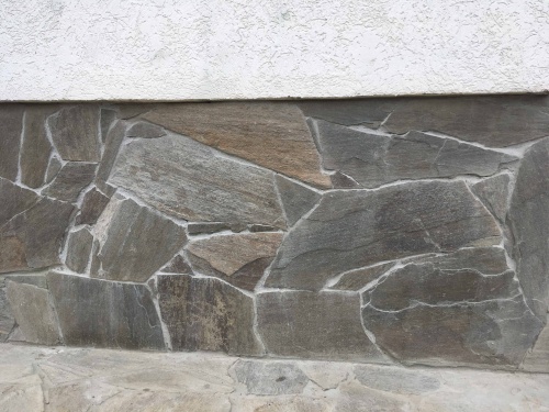 Плитняк златолит Уральский для цоколя, отмостки купить в Нижних Сергах