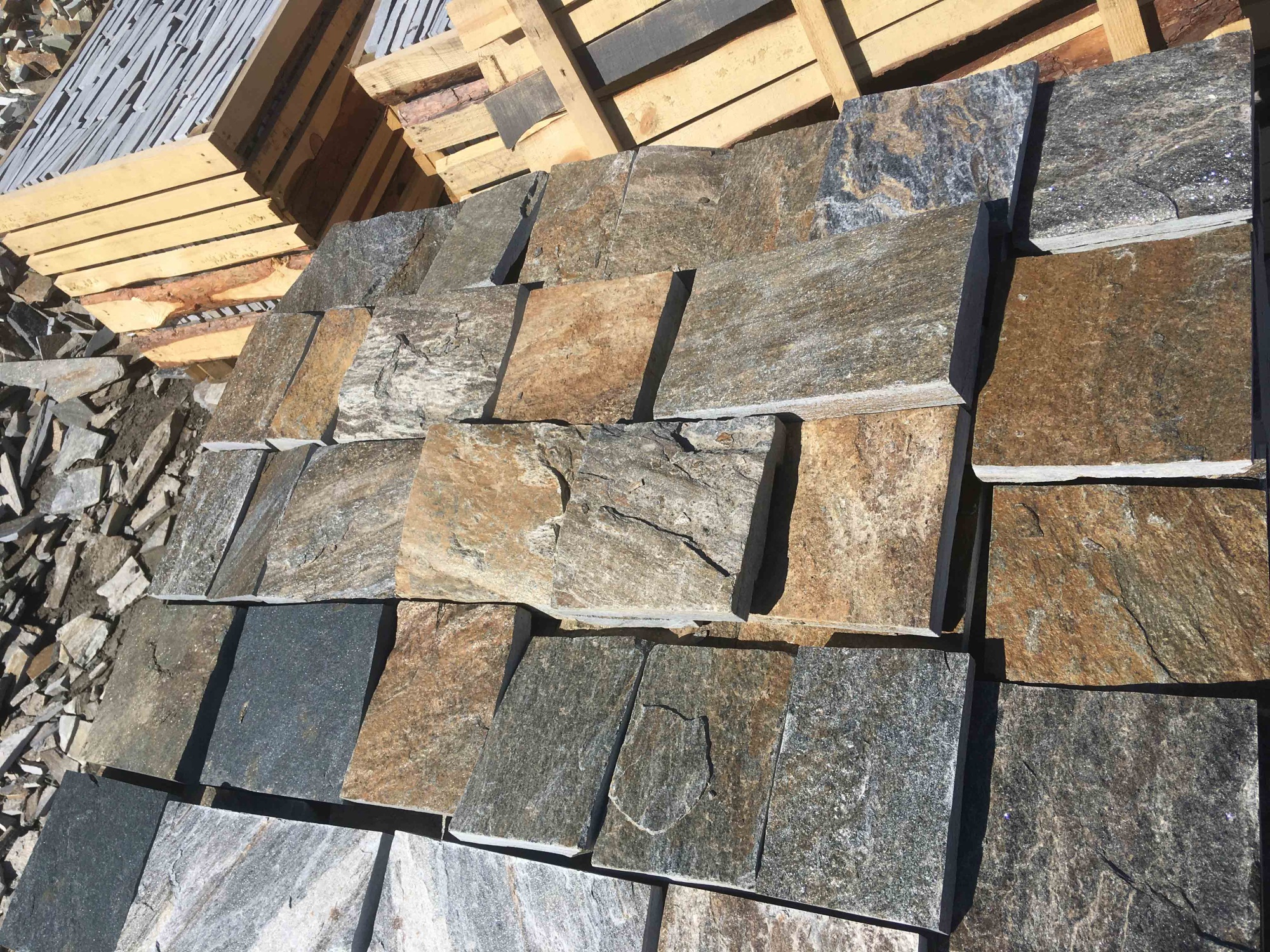 Плитка пилёная златолит Уральский для фасада купить в Нижних Сергах