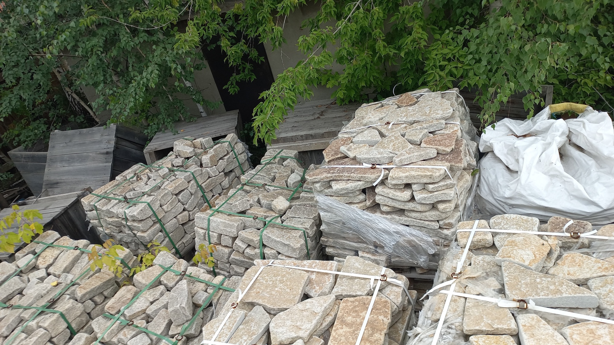 Плитняк гранитный галтованный купить в Нижних Сергах