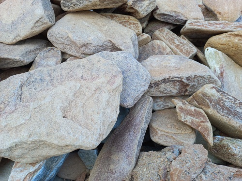 Златолит жёлтый, жёлто-зелёный глыбки и валуны для ланшафтного дизайна купить в Нижних Сергах