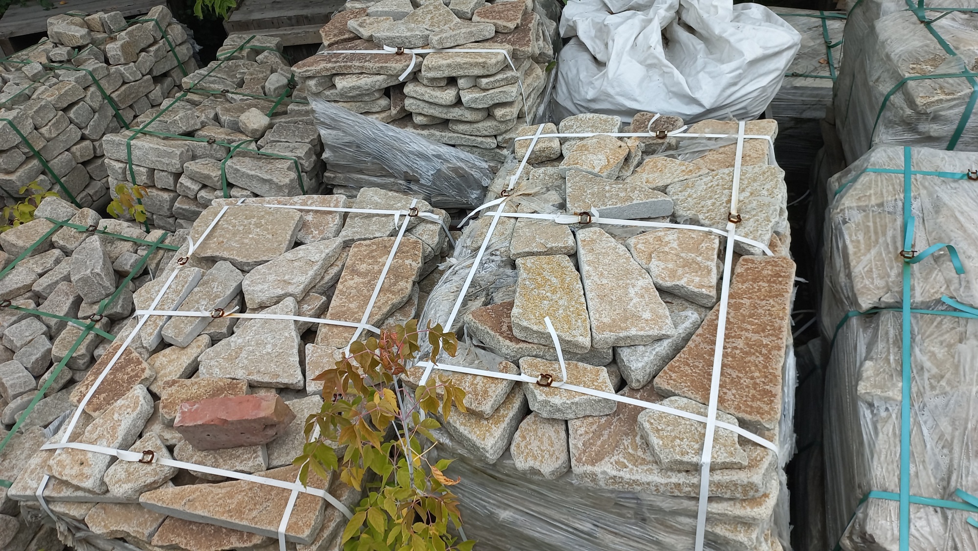 Плитняк гранитный галтованный купить в Нижних Сергах