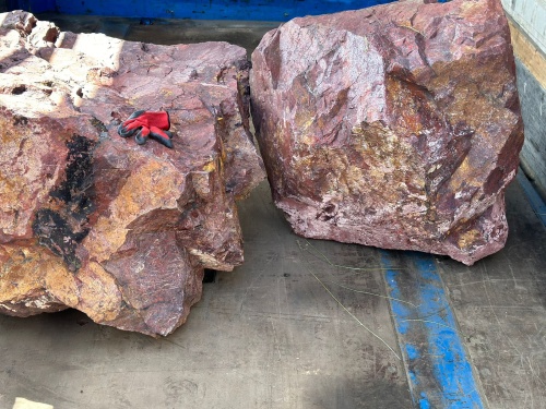 Ландшафтные глыбы красно-фиолетовые 200-1000 килограмм купить в Нижних Сергах