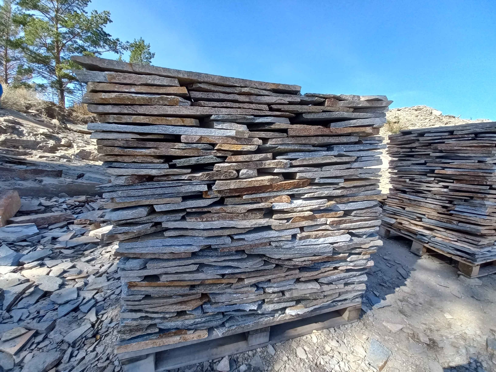 Плитняк златолит серебристый для фасада купить в Нижних Сергах