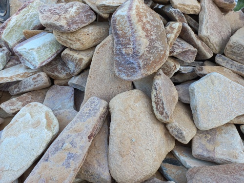 Златолит жёлтый, жёлто-зелёный глыбки и валуны для ланшафтного дизайна купить в Нижних Сергах