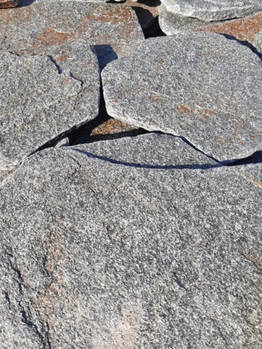 Златолит серебристый галтованный для лестниц купить в Нижних Сергах