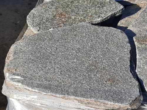 Златолит серебристый галтованный для лестниц купить в Нижних Сергах